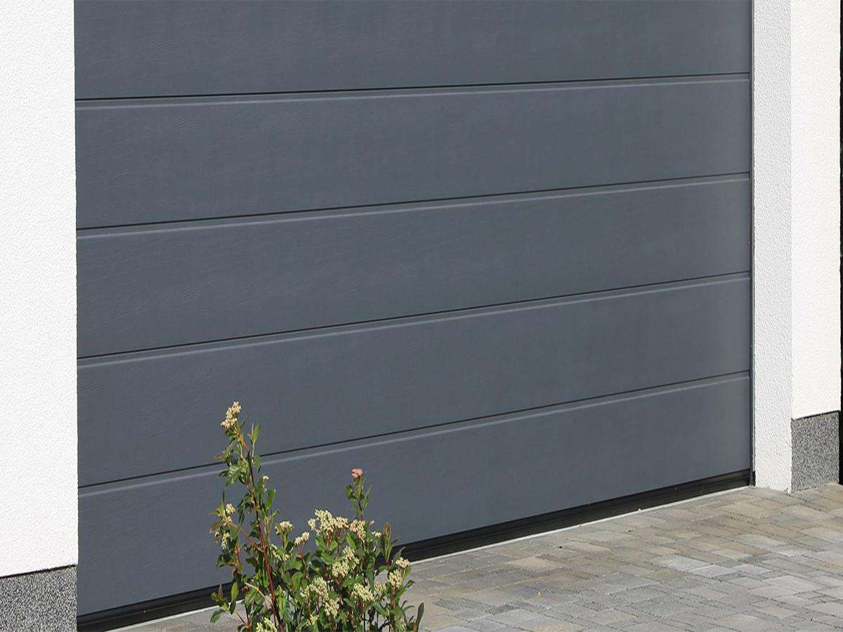 sectional garage door in anthracite